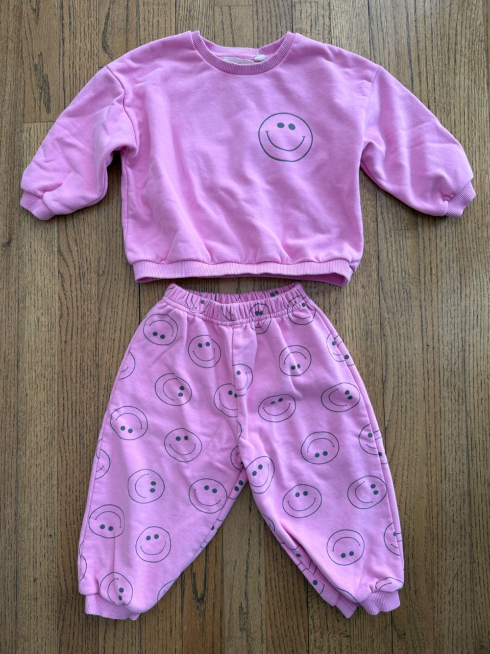 Indy & Pippa Pink Lemonade Smiley Face Sweatshirt & Jogger Set Size 2 EUC